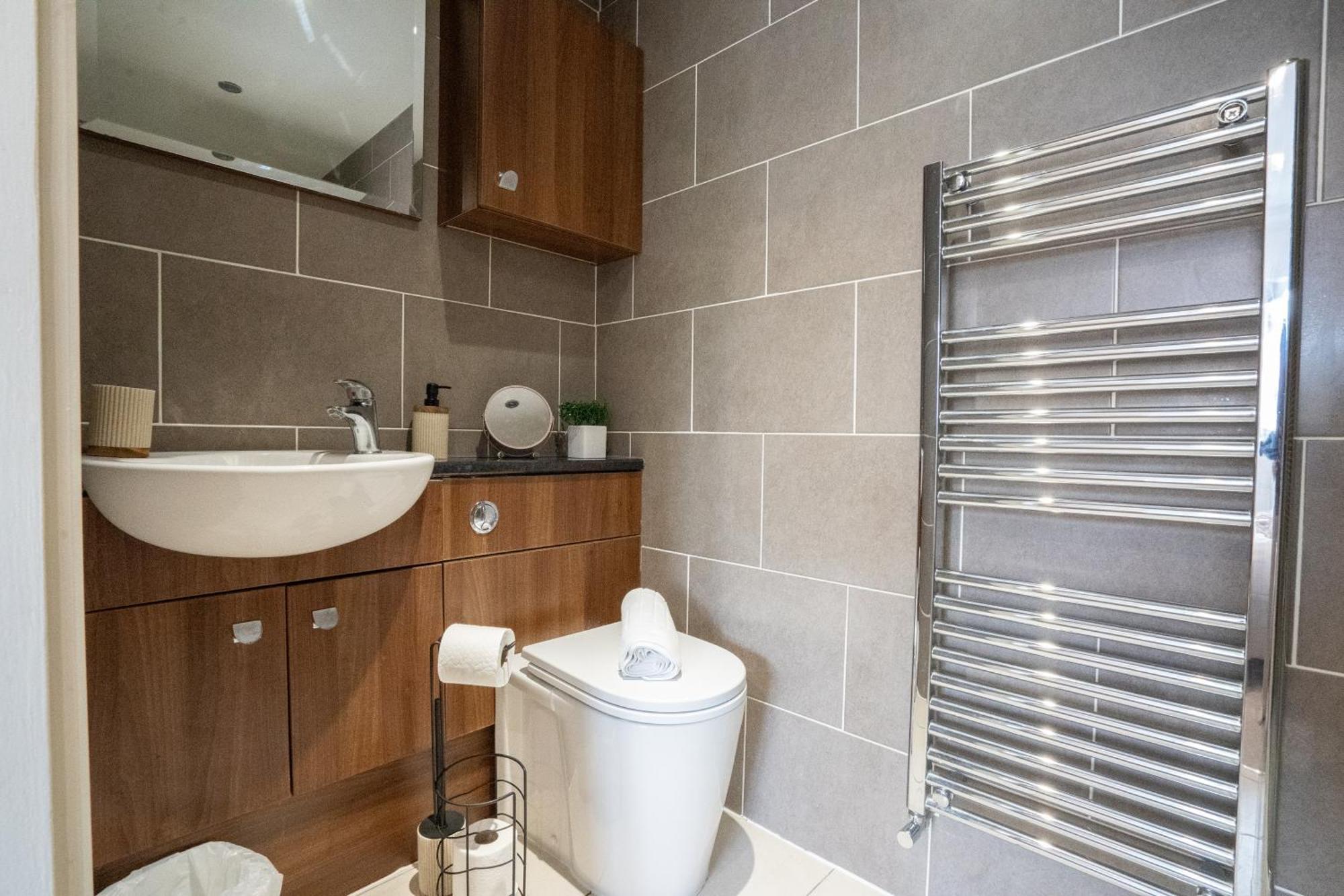 Villa Emirates House, Luxe 5 Bed, With King Sized Beds, Next To Aiport & Nec, Jlr 5 Mins Marston Green Exterior foto