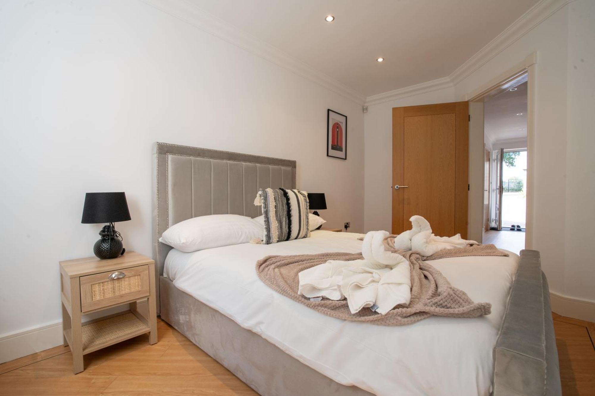Villa Emirates House, Luxe 5 Bed, With King Sized Beds, Next To Aiport & Nec, Jlr 5 Mins Marston Green Exterior foto