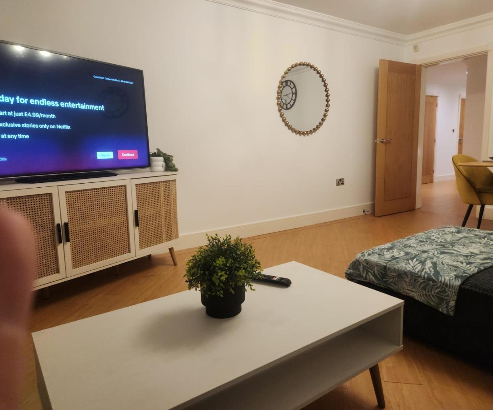 Villa Emirates House, Luxe 5 Bed, With King Sized Beds, Next To Aiport & Nec, Jlr 5 Mins Marston Green Exterior foto