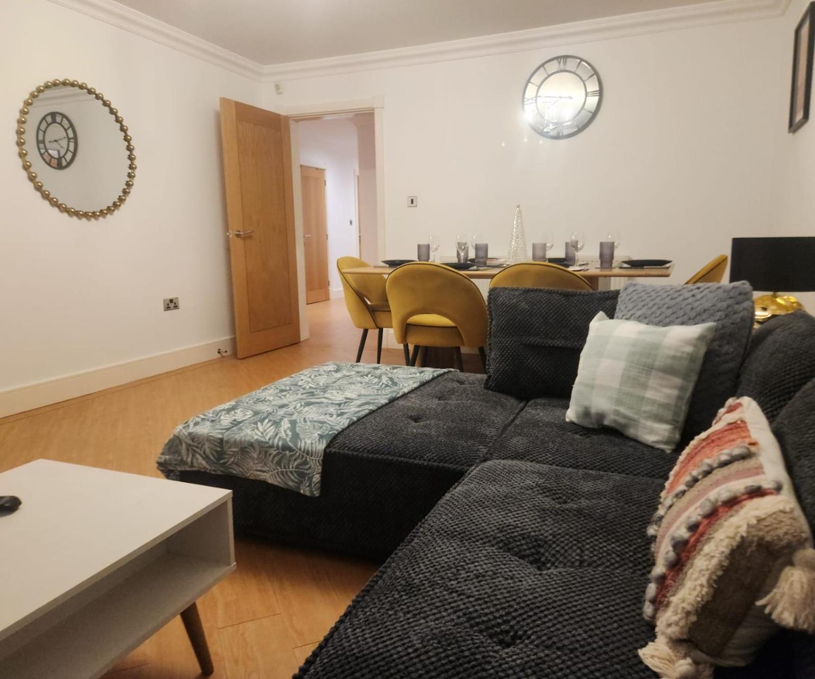 Villa Emirates House, Luxe 5 Bed, With King Sized Beds, Next To Aiport & Nec, Jlr 5 Mins Marston Green Exterior foto